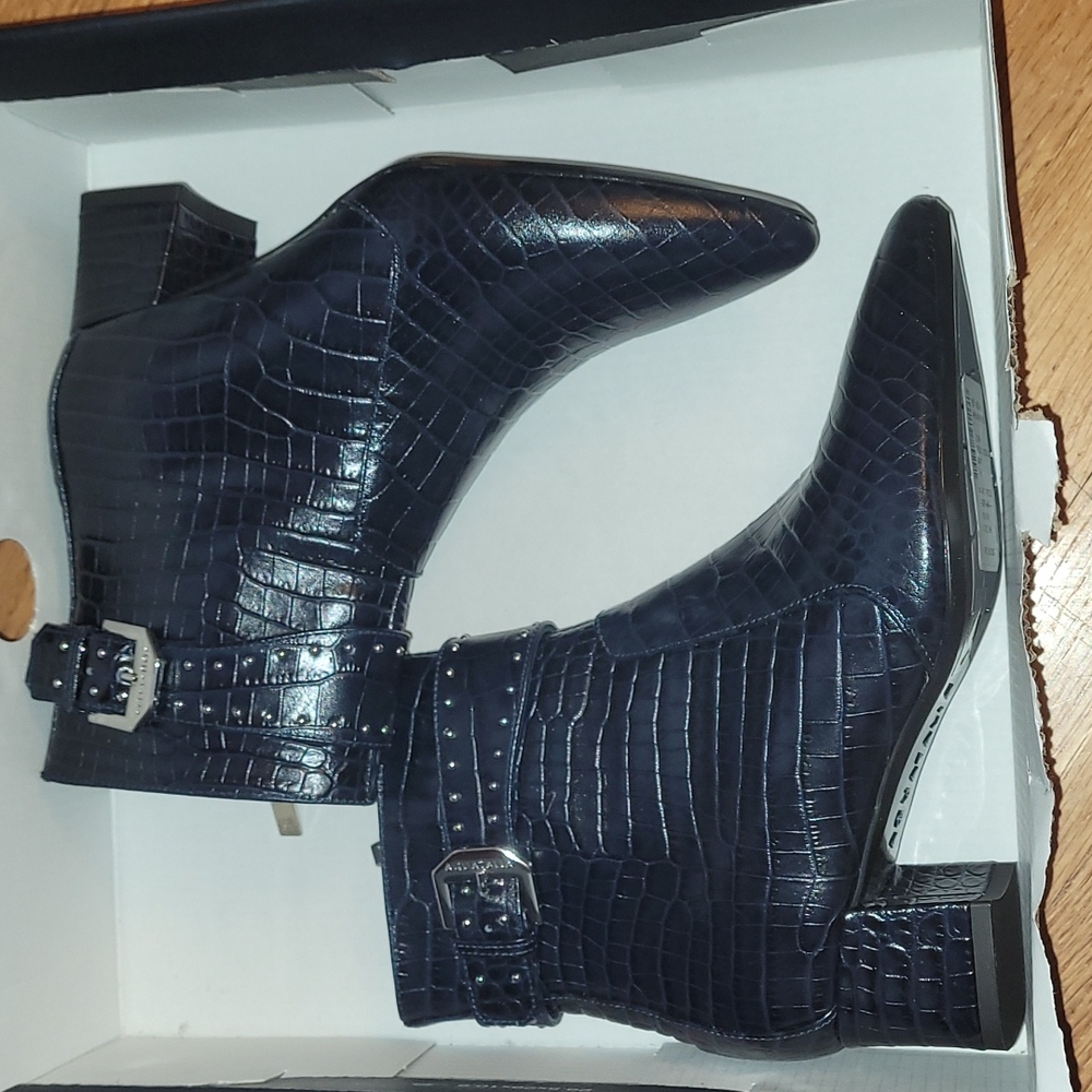 Size 5 Aquatalia Croc Embossed Navy Leather Studded ankle boots